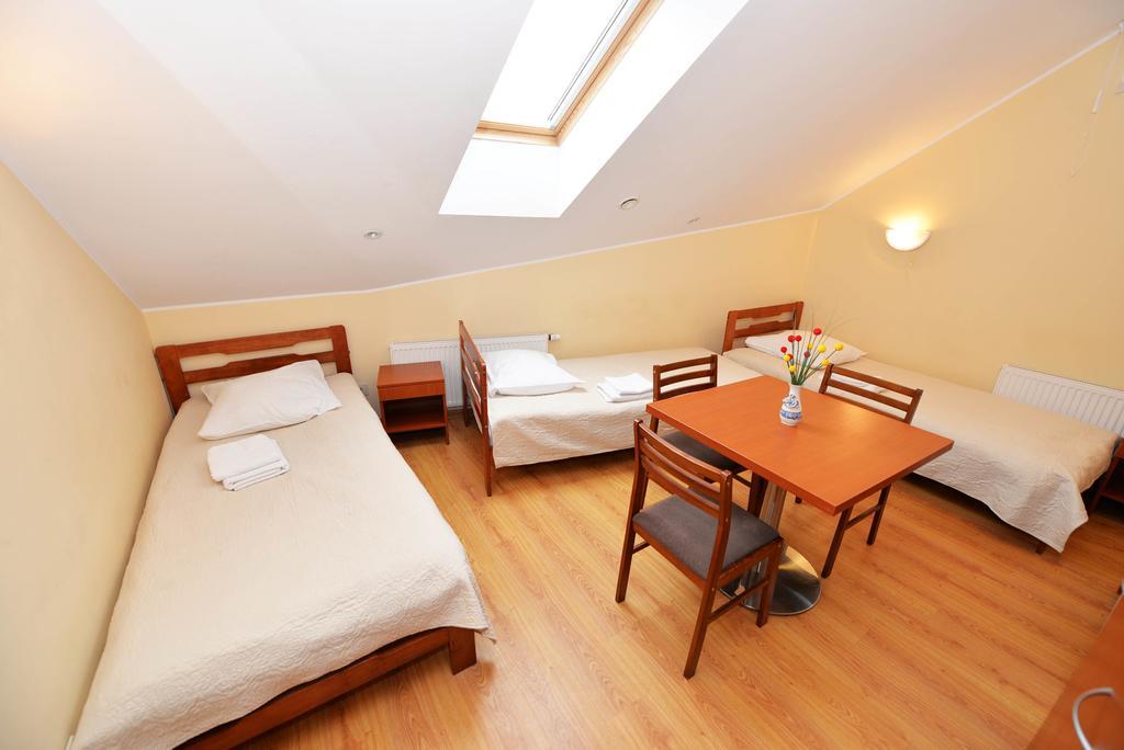 Klaipeda Inn Private Parking And Kitchen Room photo