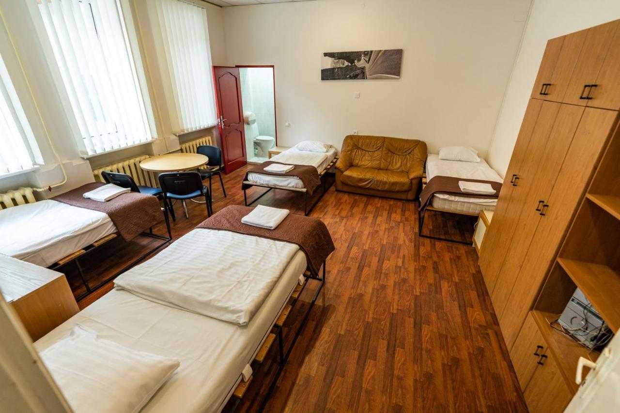 Klaipeda Inn Private Parking And Kitchen Exterior photo