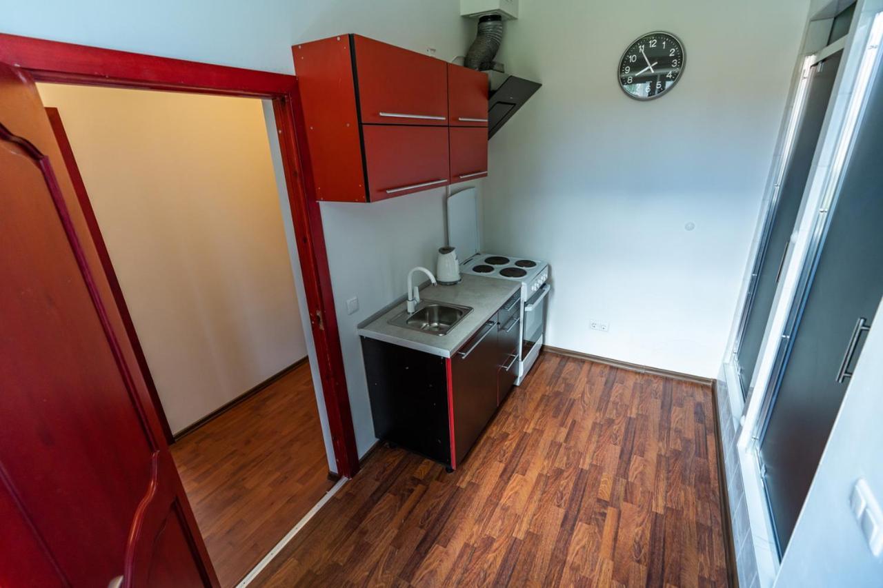 Klaipeda Inn Private Parking And Kitchen Exterior photo