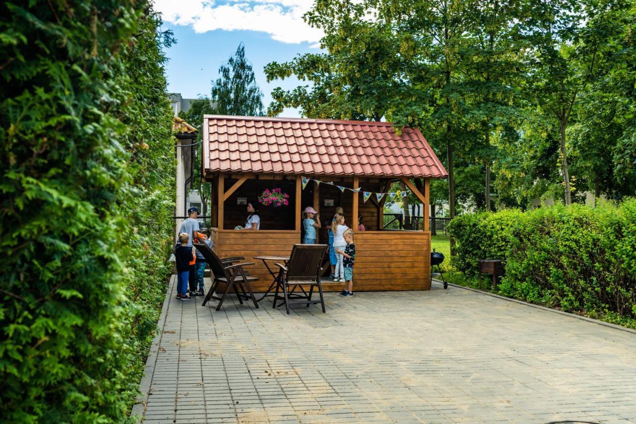 Klaipeda Inn Private Parking And Kitchen Exterior photo
