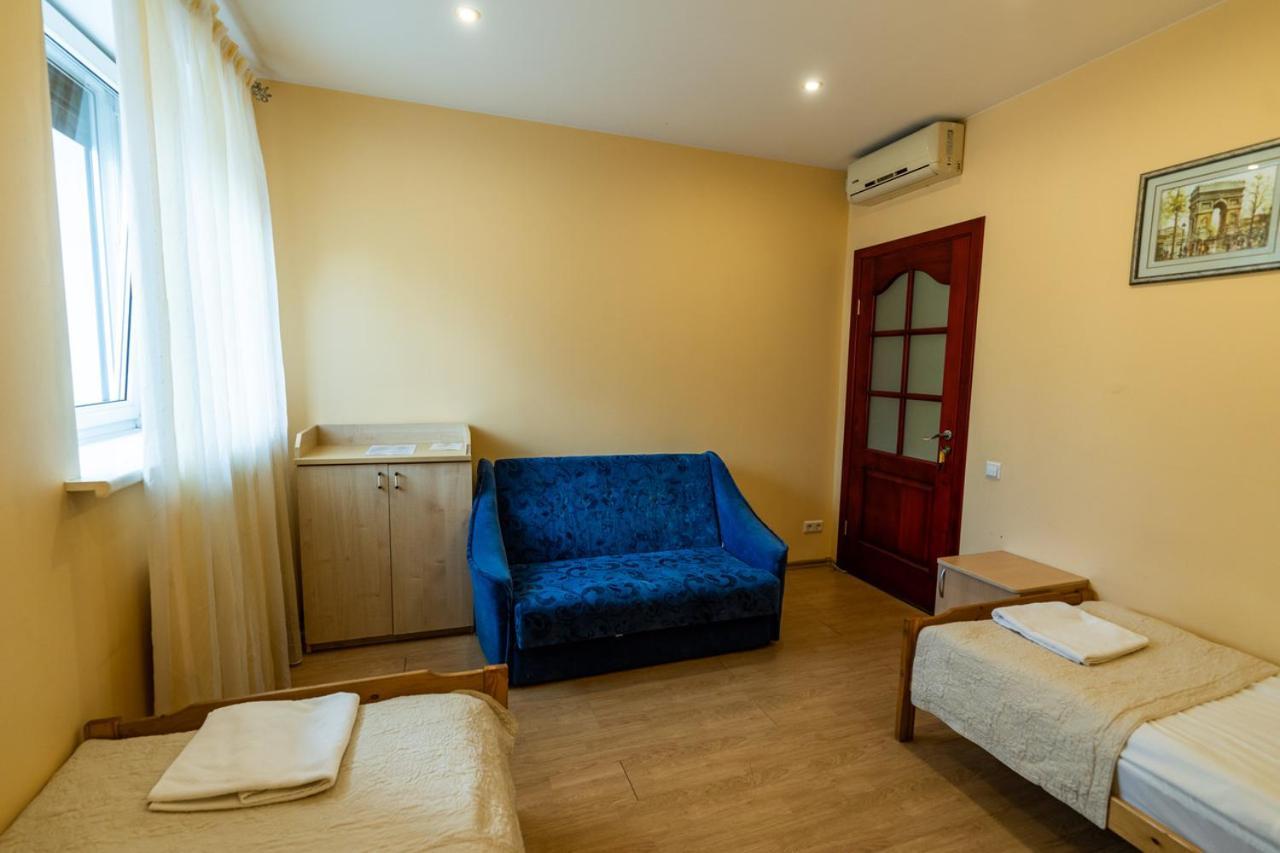 Klaipeda Inn Private Parking And Kitchen Exterior photo