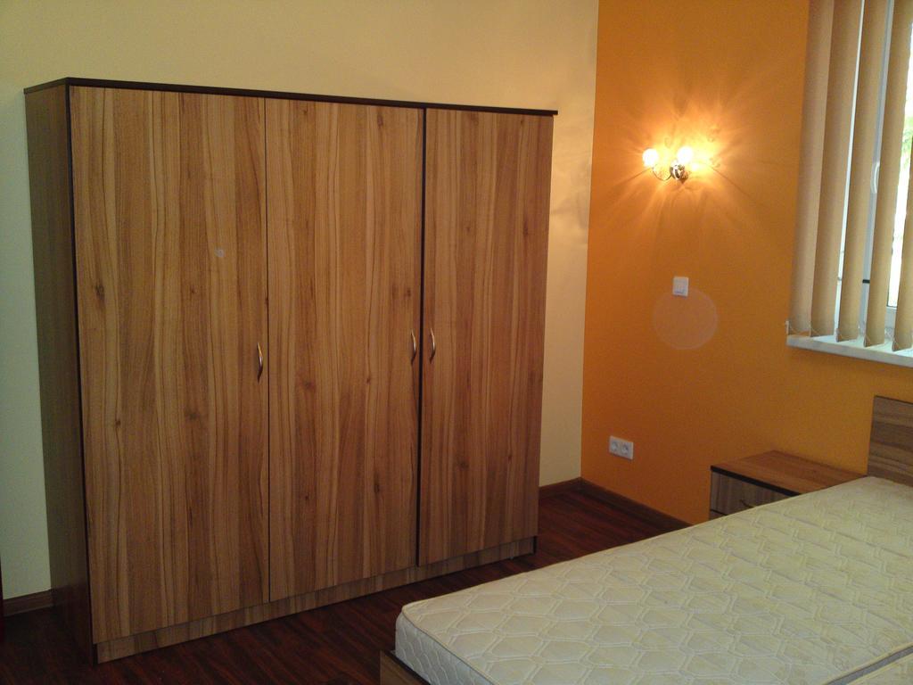 Klaipeda Inn Private Parking And Kitchen Exterior photo
