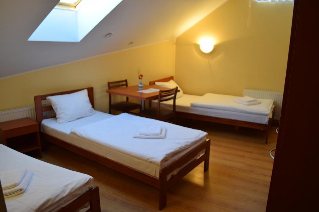 Klaipeda Inn Private Parking And Kitchen Exterior photo