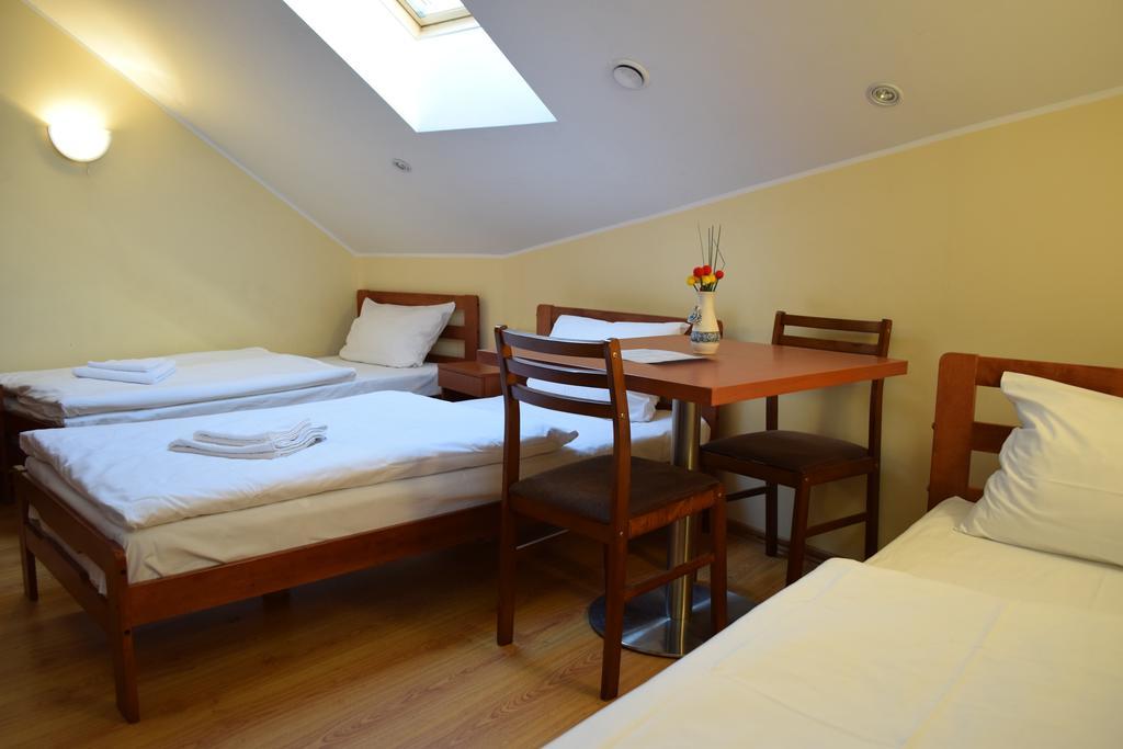 Klaipeda Inn Private Parking And Kitchen Exterior photo