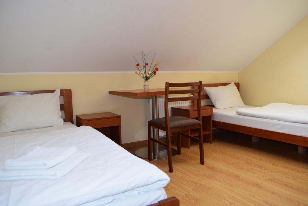 Klaipeda Inn Private Parking And Kitchen Exterior photo
